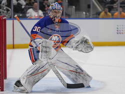 Blackhawks Islanders Hockey