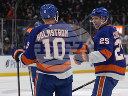 Blackhawks Islanders Hockey