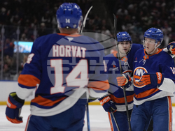Blackhawks Islanders Hockey
