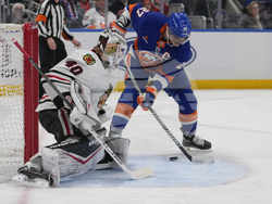 Blackhawks Islanders Hockey