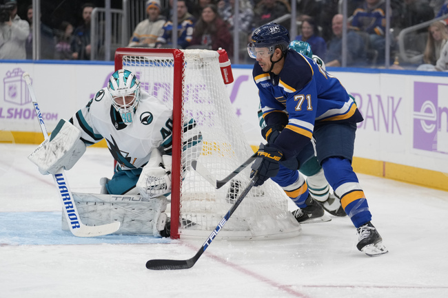 Александър Георгиев дебютира с победа за Сан Хосе в НХЛ, Кучеров записа шест точки при успех на Тампа Бей