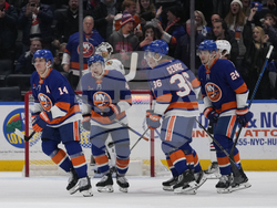 Blackhawks Islanders Hockey