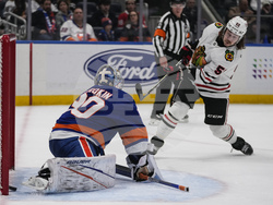 Blackhawks Islanders Hockey