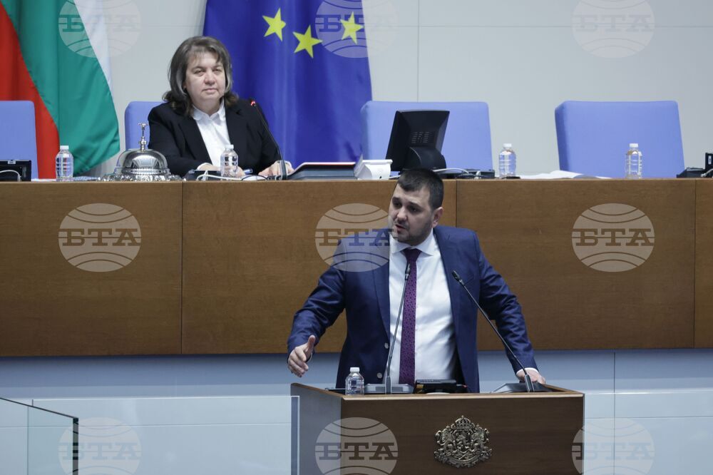 Европа е достатъчно силна да застане, дори и сама, зад Украйна, заяви Йордан Иванов в декларация от името на ПП-ДБ