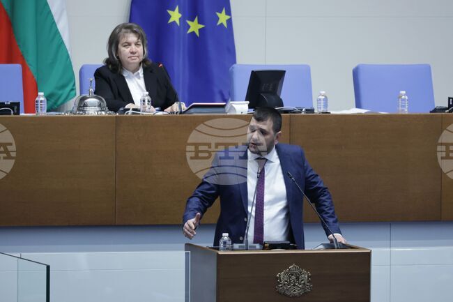 Европа е достатъчно силна да застане, дори и сама, зад Украйна, заяви Йордан Иванов в декларация от името на ПП-ДБ