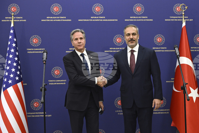 Фидан пред Блинкън: Наш приоритет е постигането на стабилност в Сирия