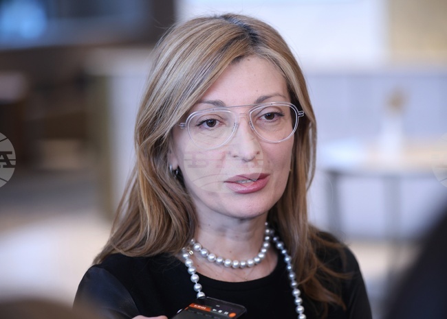 Европейският комисар Екатерина Захариева ще се срещне утре с президента Румен Радев, премиера Росен Желязков и министри