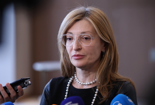 Нека помним, че свободата не идва даром, написа Екатерина Захариева по повод Националния празник на България