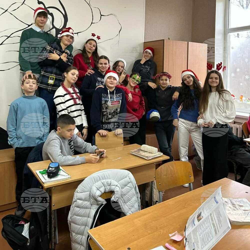 В гимназията „Иван Инзов“ в Тараклия се състоя Ден на новогодишните пуловери