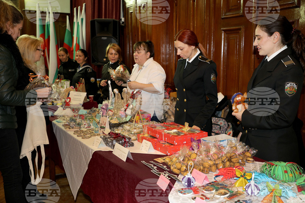 Благотворителен коледен базар подкрепя деца на загинали или починали военни моряци