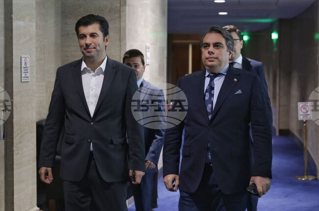 Няма да ни огънат, написа Кирил Петков относно искането на СРП към главния прокурор за сваляне имунитета на Лена Бориславова от ПП-ДБ