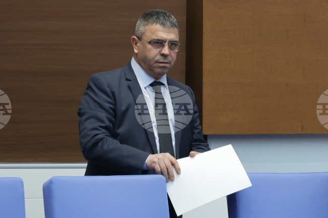 Издирването на изчезналото дете от с. Конаре продължава, независимо от атмосферните условия, но нямаме положителна информация засега, каза министър Атанас Илков