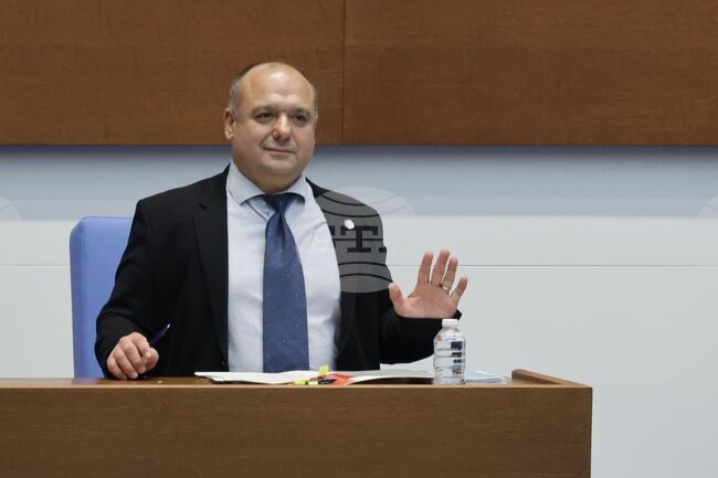 РИОСВ е изискала от кмета на район "Искър" да почисти нерегламентираното сметище в столичния квартал "Дружба", каза министър Петър Димитров 