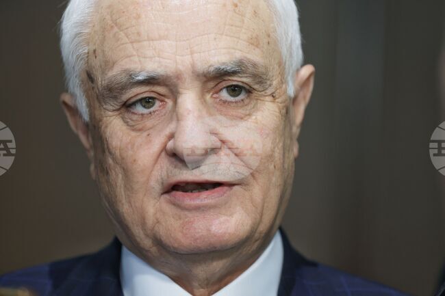 Общо 18 летци са изпратени за обучение на F-16 в САЩ, двама от тях са завършили основния курс за този тип самолет, посочи Атанас Запрянов