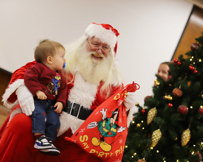 Коледна магия за децата на ВМА