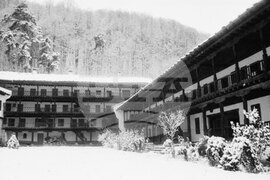 Троянският манастир  „Успение Богородично“ през зимата