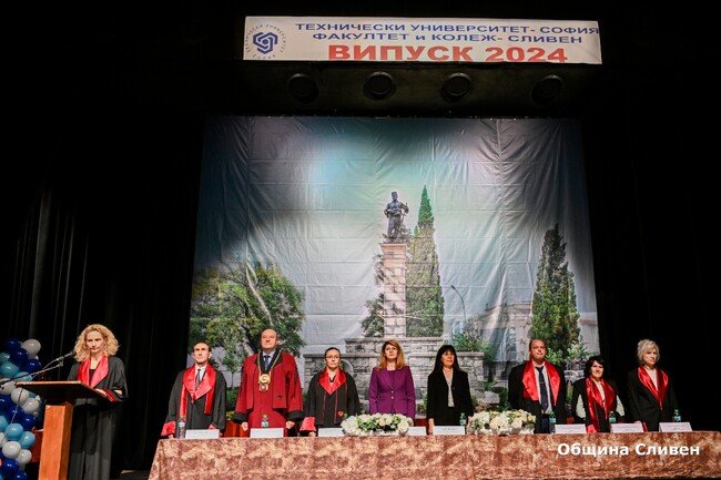 Кметът Стефан Радев поздравява абсолвентите от Випуск`2024 на Инженерно-педагогически факултет и Колеж - Сливен
