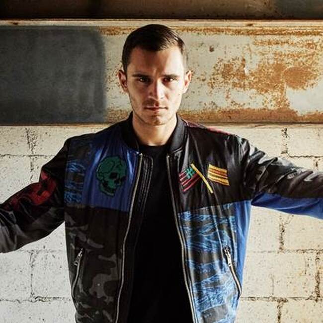 Groundhog Day е вторият самостоятелен сингъл на Юлиан Костов