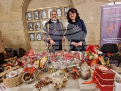 творчески изделия - хора в нужда - На снимката: Анелия Кирилова от социално предприятие „Направено с любов“ - Снимка: Борислава Бибиновска/БТА