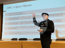 Контрабасистът и оркестратор Норман Лудвин гостува в НАТФИЗ, снимка – НАТФИЗ