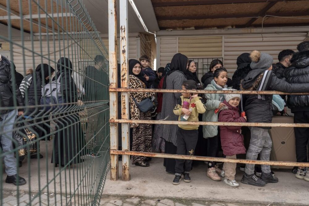 Европейски нюзрум: Редица европейски държави преустановиха разглеждането на молби за убежище на сирийци след падането на Башар Асад