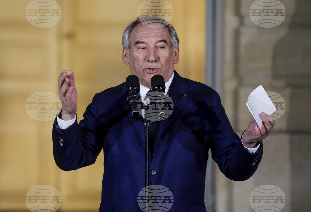 Новото френско правителство се изправя пред трудната задача да изготви бюджет, който да бъде приет от разединения парламент