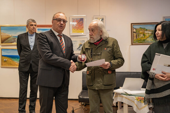 Георги Георгиев към Володя Кенарев: Творбите Ви показват, че не формата е важна, а идеята, с която да се излезе извън шаблона