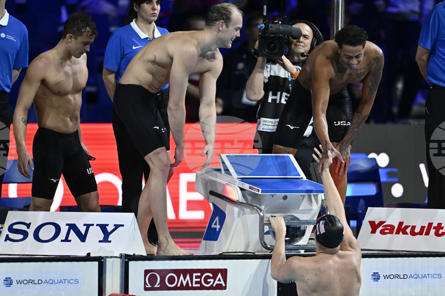 Дъжд от рекорди в четвъртия ден на Световното първенство по плуване в малък басейн 