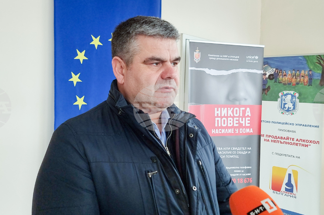 Полицията разкри оборудвана оранжерия за марихуана в Костенец, задържани са двама души