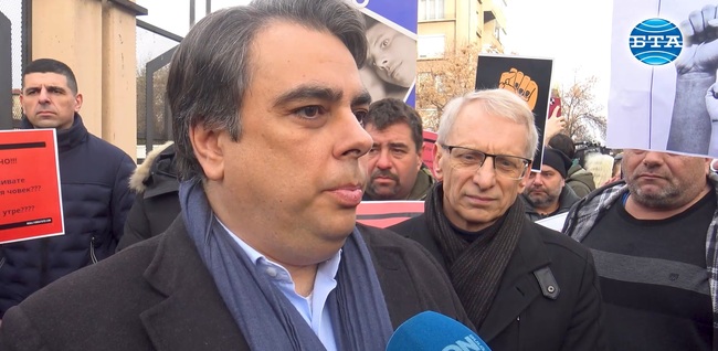 Съдът и прокуратурата трябва да започнат да работят по нормален начин, а не избирателно, като бухалки, каза Асен Василев