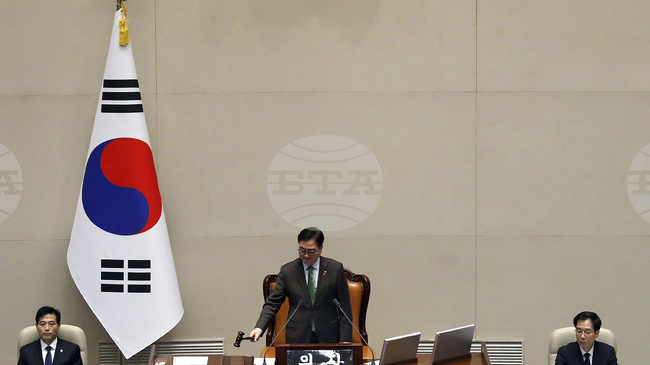 Председателят на южнокорейския парламент поиска бившият президент Юн Сук-йол да се извини на обществеността след доживотната си присъда 