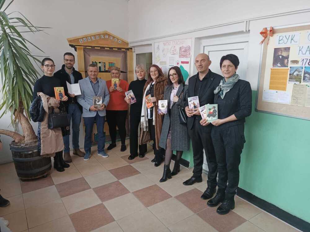 Представители на ЮЗУ „Неофит Рилски“ и ИАБЧ подариха книги и предлагат нови инициативи в подкрепа на образованието в Босилеград