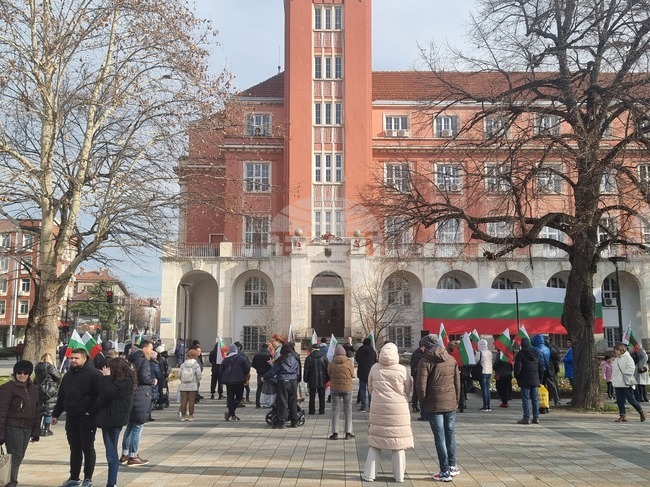 Жители на Плевен се събраха на втори протест заради проблемите с водоснабдяването
