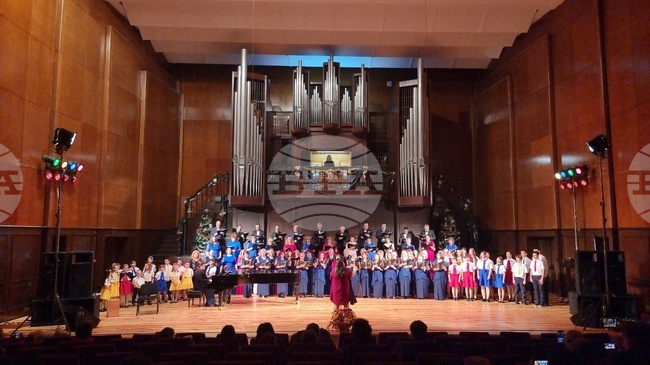 Хоровите формации в Добрич представиха концерта "И звездата чудно бяла"