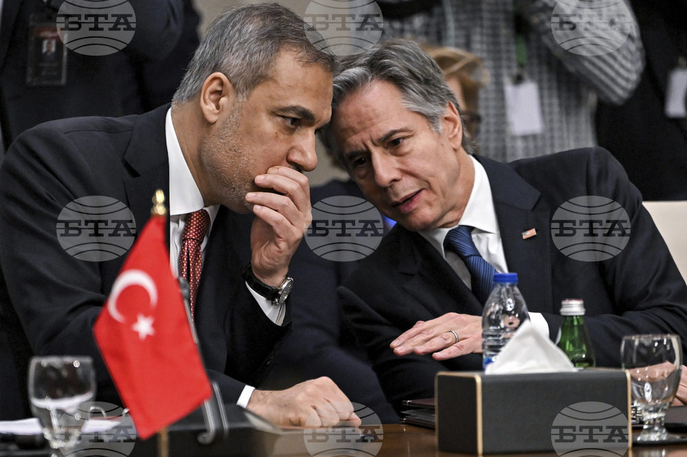 Турският външен министър обсъди с Блинкън необходимостта от сътрудничество с новата сирийска администрация 