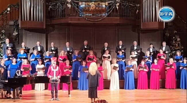 Хоровите формации в Добрич представиха концерта "И звездата чудно бяла"