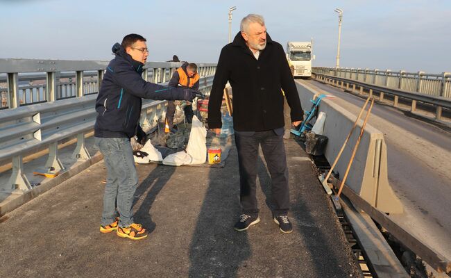 Областна администрация Русе: В петък от 13.00 часа пускат и двете ленти за движение по Дунав мост при Русе. Мярката ще е в сила до 7 януари включително