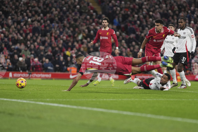 Ливърпул и Арсенал направиха грешни стъпки в борбата за титлата във Висшата лига