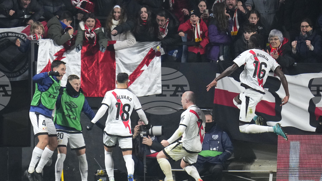 След 13 години чакане Райо Валекано отново победи Атлетико Мадрид