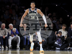 Hawks Bucks Basketball