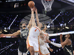 Hawks Bucks Basketball