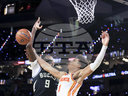 Hawks Bucks Basketball