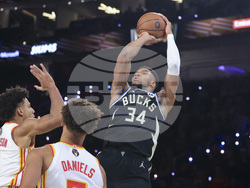 Hawks Bucks Basketball