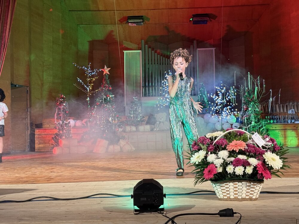 Община Русе: Ученичка от НУИ „Проф. В. Стоянов“ спечели Специалната награда на Община Русе в националния конкурс „Коледна звезда“