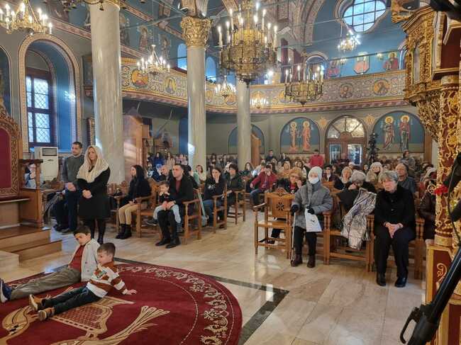 Притчата за голямата вечеря от Евангелието на Лука чуха миряните в неделните служби