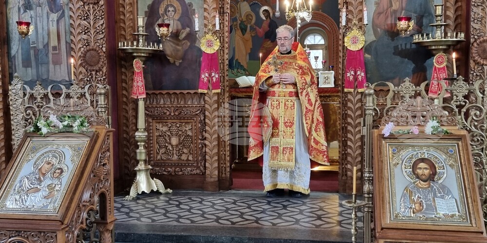 Шумен - църква „Свети Три Светители” - неделна служба - отец Красимир