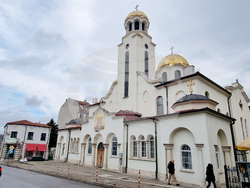 Шумен - църква „Свети Три Светители” - неделна служба