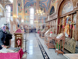 Шумен - църква „Свети Три Светители” - неделна служба