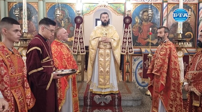 Улисани в ежедневието, пропускаме да отворим сърцата си и да приемем Божието царство, каза отец Мирослав в Кюстендил