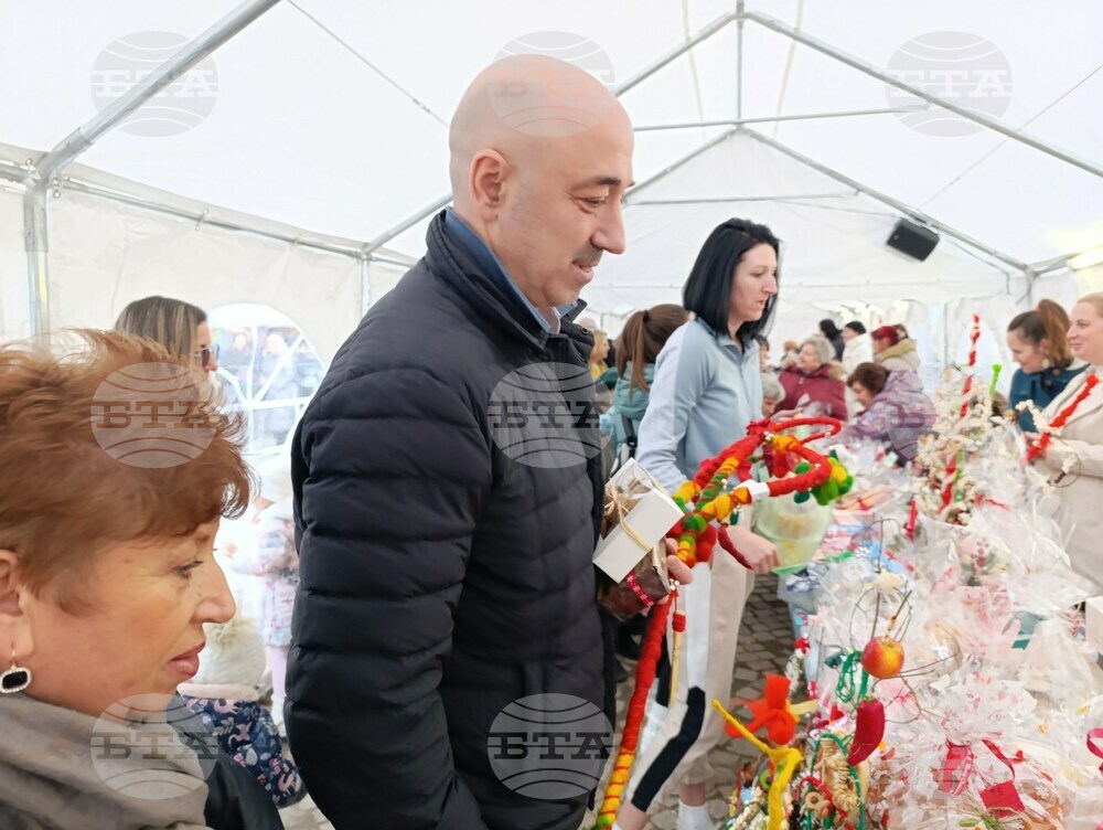 Кметът на Созопол откри коледен базар в града с благотворителна кауза
